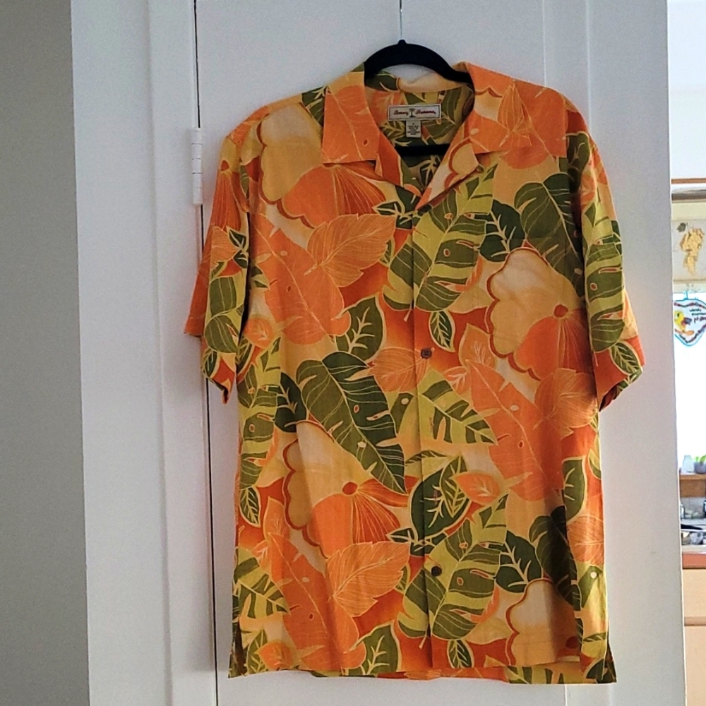 TOMMY BAHAMA SHIRT Size S 100% Silk